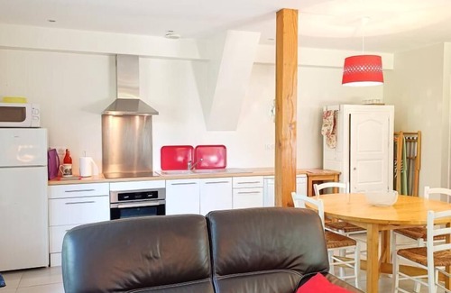 Tour-de-Faure House | In the shade of the lime tree