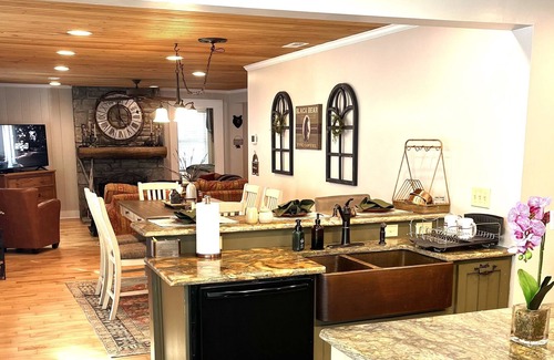 Blowing Rock Cottage | In-Town Cottage, 3 bed and 2 bath, easy walk to Main Street.