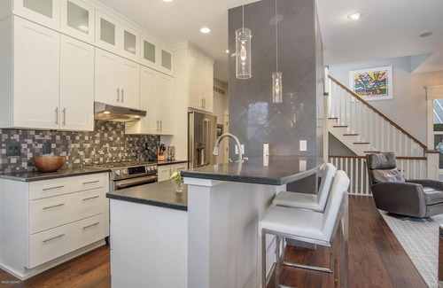 Saugatuck House | IN TOWN Luxury Resort -hot tub, heated pool & a two season entertainment room