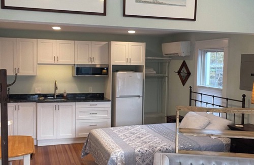 Jamestown Apartment | In town studio