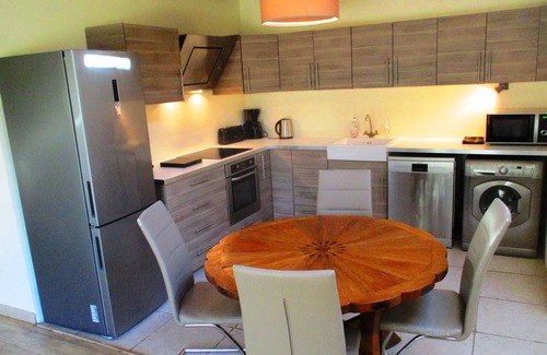 Uzes Villa | In Uzès, 93m² airco+private terrace, sw.-pool 9X9, WIFI, huge garden, very quiet