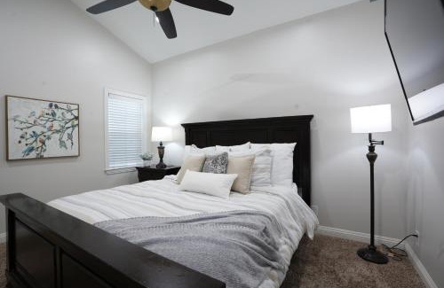 Hermosa Village House | Incredible 5 Bedroom, 4 Bath, Rock Pool & Jacuzzi Home, 1/2 Mile Walk To Disney