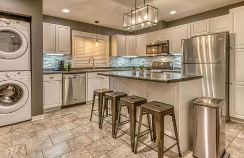 Miller Beach House | Incredible Cozy Cottage with Hot-tub in Gary, Indiana