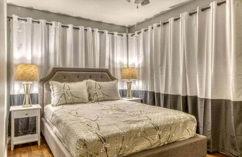 Miller Beach House | Incredible Cozy Cottage with Hot-tub in Gary, Indiana
