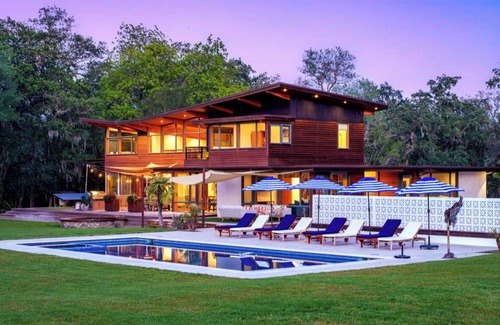 Geyserville House | Incredible New Estate- a magical escape for your luxe getaway.