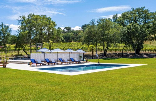 Geyserville House | Incredible New Estate- a magical escape for your luxe getaway.