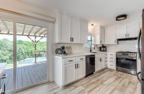 Fort Worth House | INCREDIBLE Pool with slide SportCourt MiniGolf Arcade Firepit on 5 acres