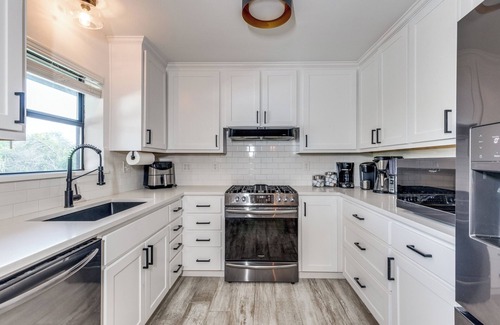 Fort Worth House | INCREDIBLE Pool with slide SportCourt MiniGolf Arcade Firepit on 5 acres