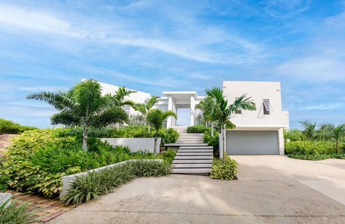 Deanes Villa | Incredible views of sea from the pool - Cool Breeze