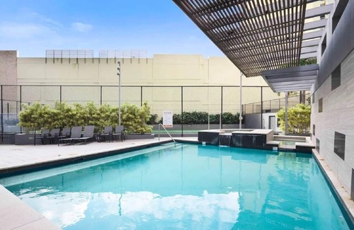 Brisbane Central Business District Apartment | Incredible Views with Huge Family Apartment|Pool