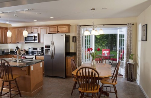 Woodstock Cottage | INCREDIBLE “WALKABLE” RENTAL with Sawkill Creek Views