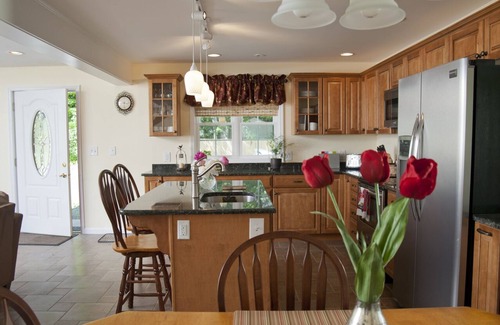 Woodstock Cottage | INCREDIBLE “WALKABLE” RENTAL with Sawkill Creek Views
