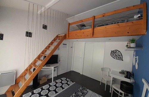 Saint-Sauveur Bed & Breakfast | Independent room with swimming pool