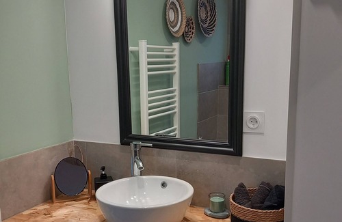 Saint-Medard-en-Jalles Apartment | independent studio with terrace 10 minutes from Bordeaux airport