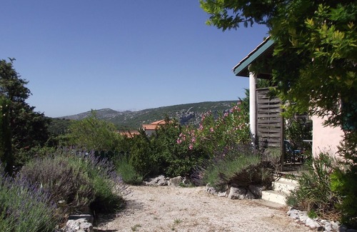 Vingrau Apartment | Independent Garden Apartment, Pool