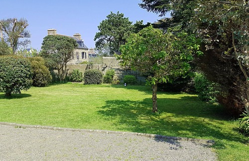 Perros-Guirec Cottage | Independent gîte in the center of Perros ~ Beach on foot ~ enclosed garden
