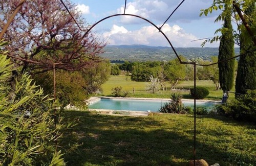 Roussillon House | Independent gite, with terrace and breathtaking views of the Luberon, swimming pool