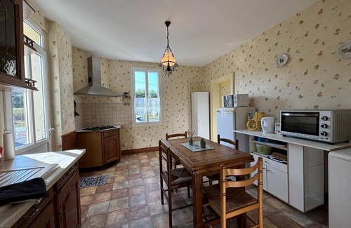 Diou Cottage | Independent house between canal and Loire, 600m² garden