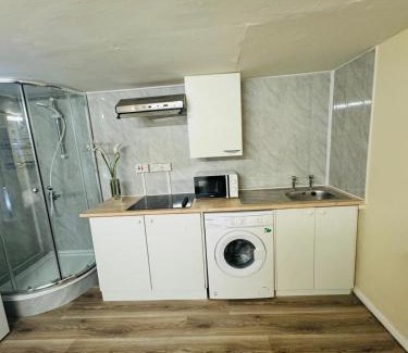 Warwick Apartment | Indiana joes