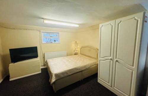 Warwick Apartment | Indiana joes