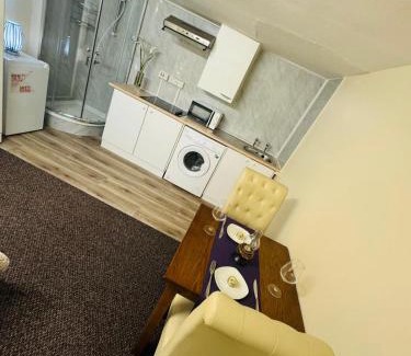 Warwick Apartment | Indiana joes