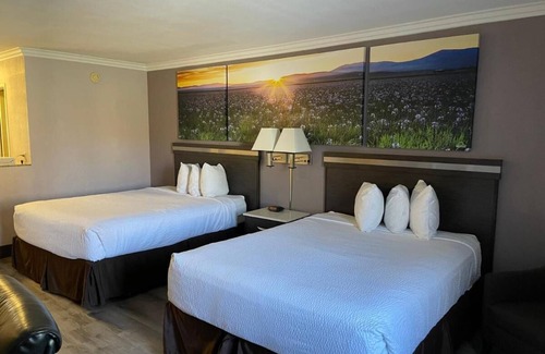 Indio Hotel | Indio is Incredible - Day Inn By Wyndham - 2 Queen Bed room for Coachella