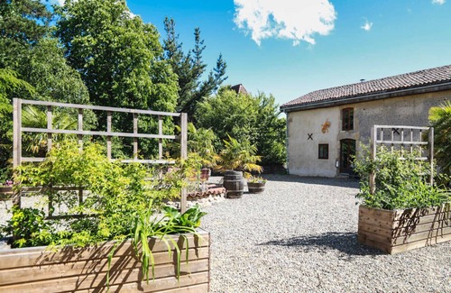 Heres House | Individual Rural Gite - Le Pigeonnier - beautiful shared pool