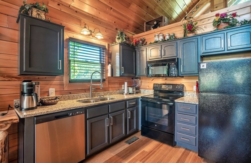 Pigeon Forge Cabin | Indoor Heated POOL, Pet Friendly, Arcade, Sauna, Amazing Views, Hot Tub, WIFI