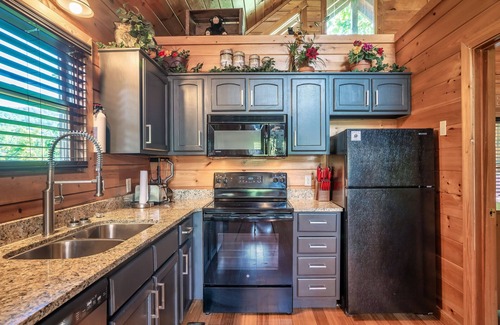 Pigeon Forge Cabin | Indoor Heated POOL, Pet Friendly, Arcade, Sauna, Amazing Views, Hot Tub, WIFI