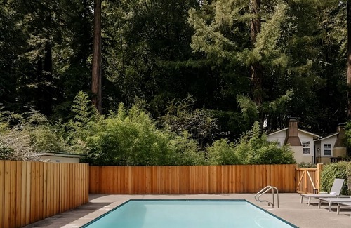Guerneville Hotel | Indulge In A Remarkable Stay! Free Parking, Near Sunset Beach County Park!