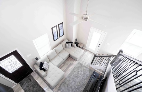 Alvin House | Indulge in a restful retreat at Lake Morgan in Alvin, TX.
