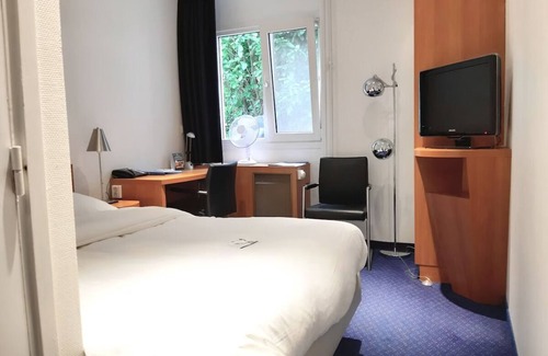 Municipality of Zutphen Hotel | Indulge in Relaxation in a Stylish Room Close to Stedelijk Museum Zutphen