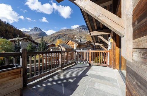 Val-d'Isere Ski Chalet | Indulge in Ultimate Alpine Luxury – 6-Bedroom Chalet with Pool & Mountain Views