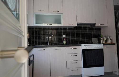 Lesvos Apartment | Industrial Design Bungalow – 2 min to Center, Wifi