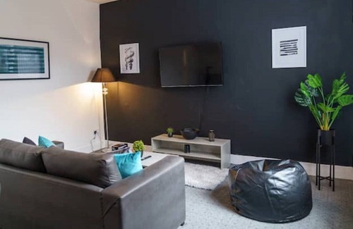 Bolton House | Industrial Lodge Bolton by Prime Stay