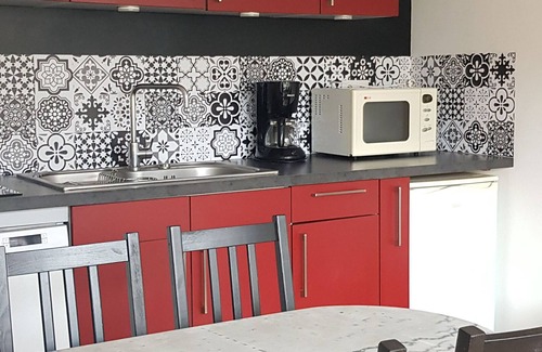 Change Cottage | Industrial-Style Cottage near Le Mans - 2 BR, Garden, Pool Access, All-Inclusive