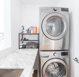 Eagle Rock House | Industrial&Stylish 3 bedroom 3 bathrooms Home With Views and Hot tub
