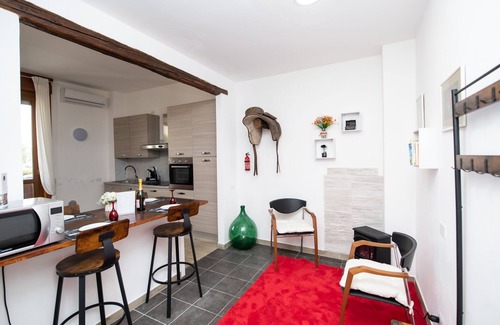 Crescenzago Apartment | ★ Industrial ★ WiFi - Metro 5 minutes - Fireplace