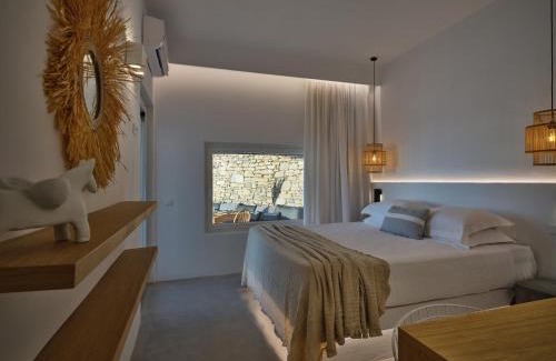 Paros House | Infinity sea view hillside villa with private pool