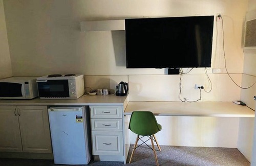 Soldiers Hill Hotel | Inland Oasis Motel