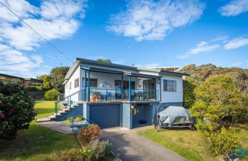 Narooma House | Inlet Views at 20 The Loop