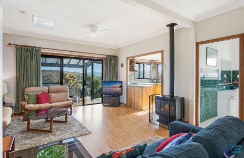 Narooma House | Inlet Views at 20 The Loop