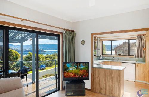 Narooma House | Inlet Views at 20 The Loop