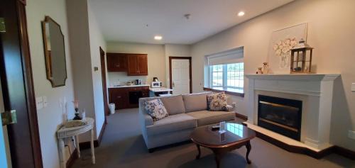 Wilmot Hotel | Inn at Amish Door