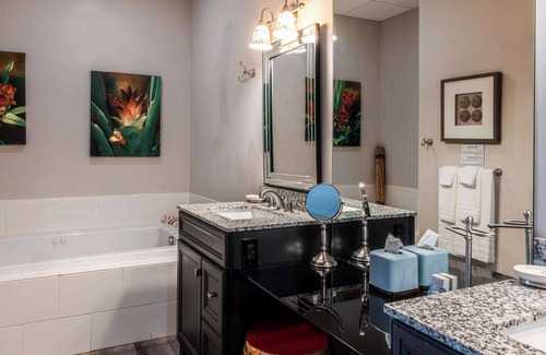 Greenwood Hotel | Inn on the Square, an Ascend Collection Hotel