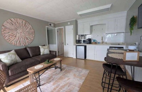 Ocean Pines Apartment | Inn on Turville Cottage, Sleeps 4, Waterfront