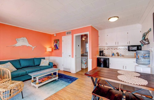 Ocean Pines Apartment | Inn on Turville Cottage, Sleeps 4, Waterfront