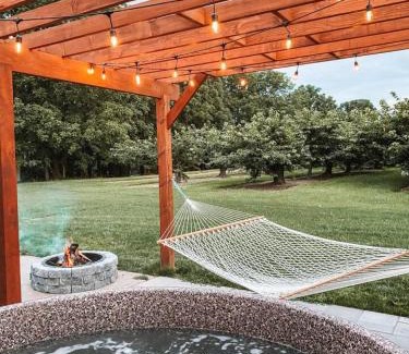 Lincoln House | Inn The Orchard, Modern Cottage, private Hot Tub