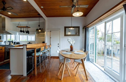 Frankton House | Inner City Charmer Su