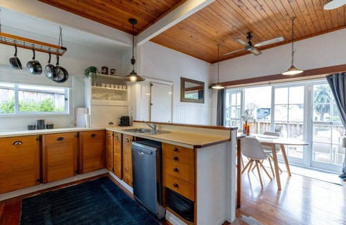 Frankton House | Inner City Charmer Su
